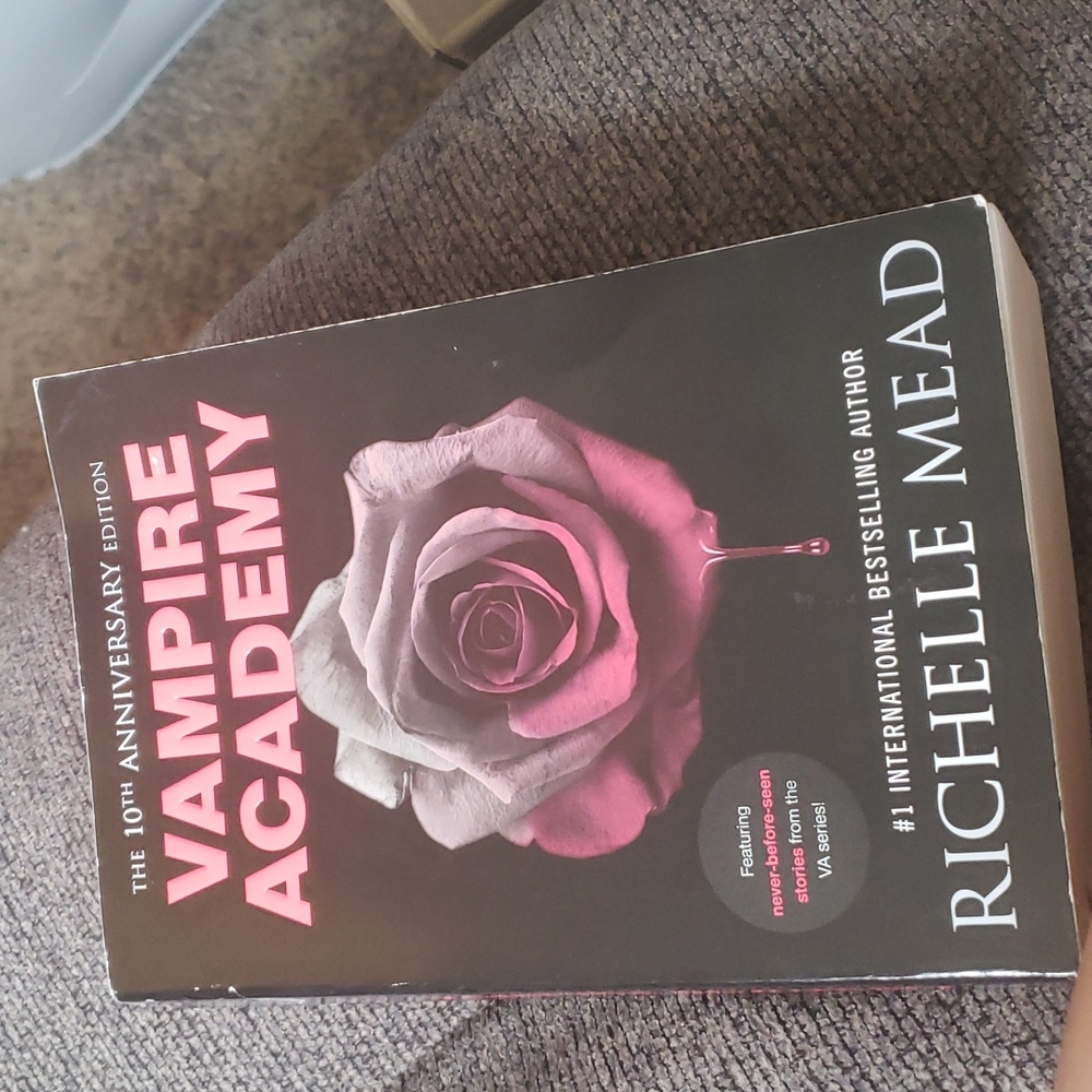 Vampire Academy By: Richelle Mead